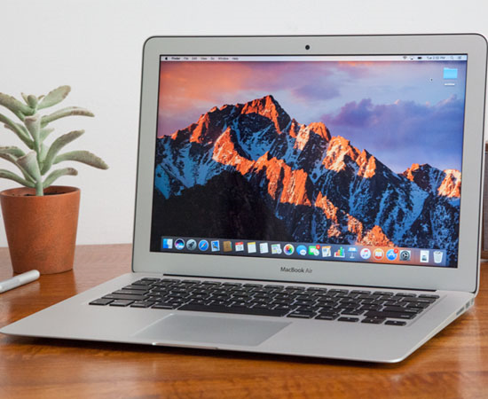 Laptop Apple Macbook Air 2017 mỏng nhẹ, thiết kế bắt mắt